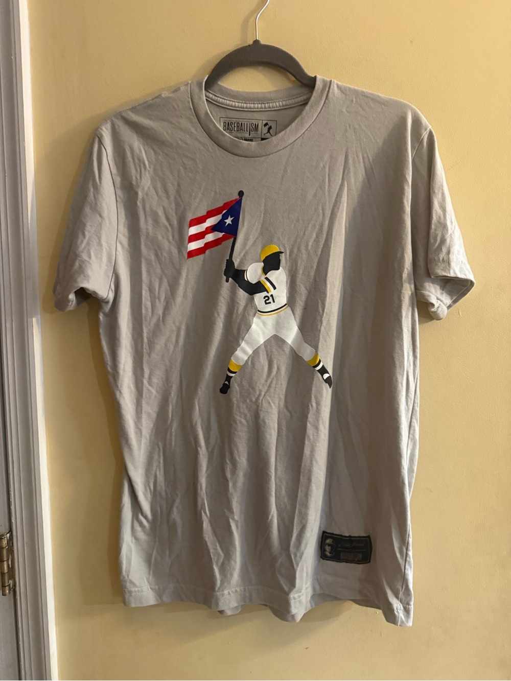 Baseballism Roberto Clemente Men's Cream Graphic Tee with Puerto Rico Flag, Med